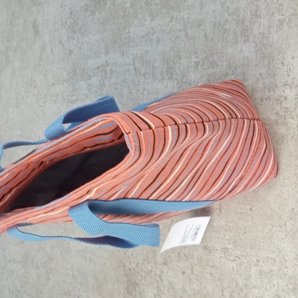 Room Essentials Striped Lunch Bag - Picture 2 of 6